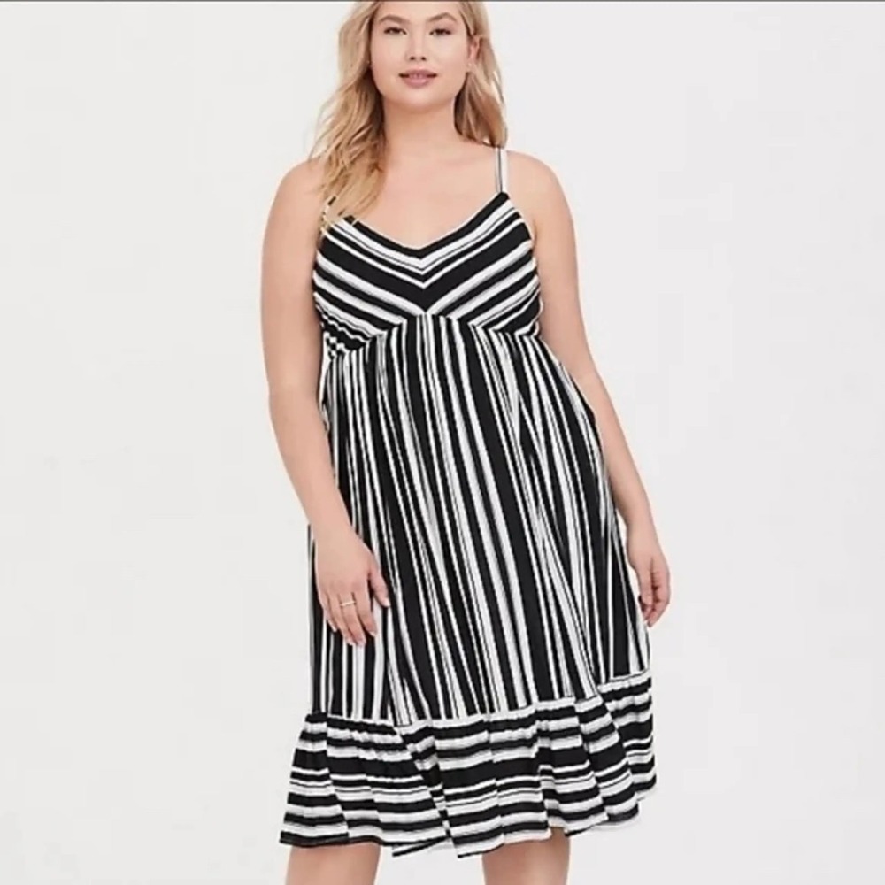 Torrid Size 00 M/L Black White Striped Smocked Back Ruffle‎ Hem Midi Sundress